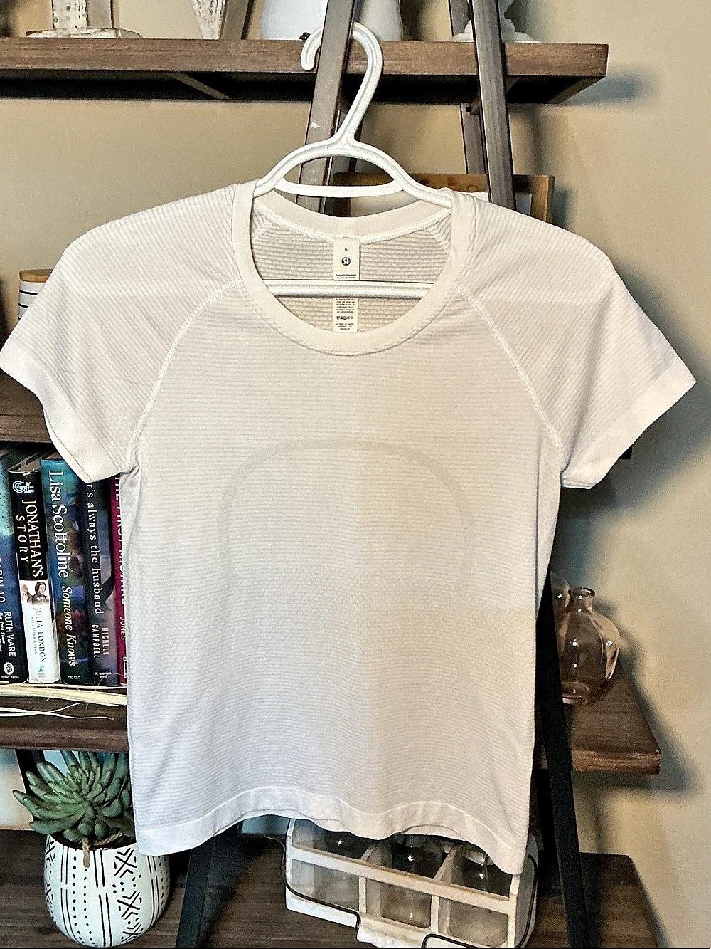 lululemon Swiftly Tee Short Sleeve Tee White Size 6